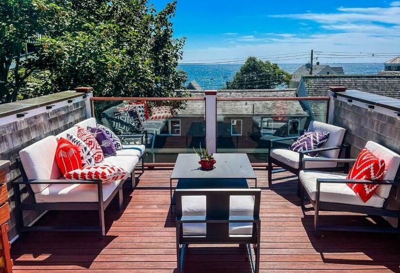 آپارتمان 2 خوابه, Penthouse On Commercial