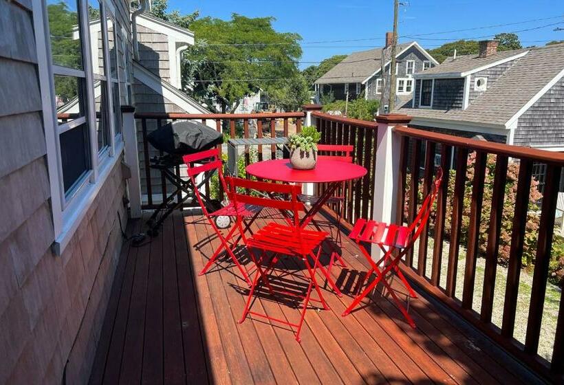 آپارتمان 2 خوابه, Penthouse On Commercial