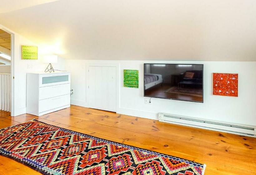 آپارتمان 2 خوابه, Penthouse On Commercial