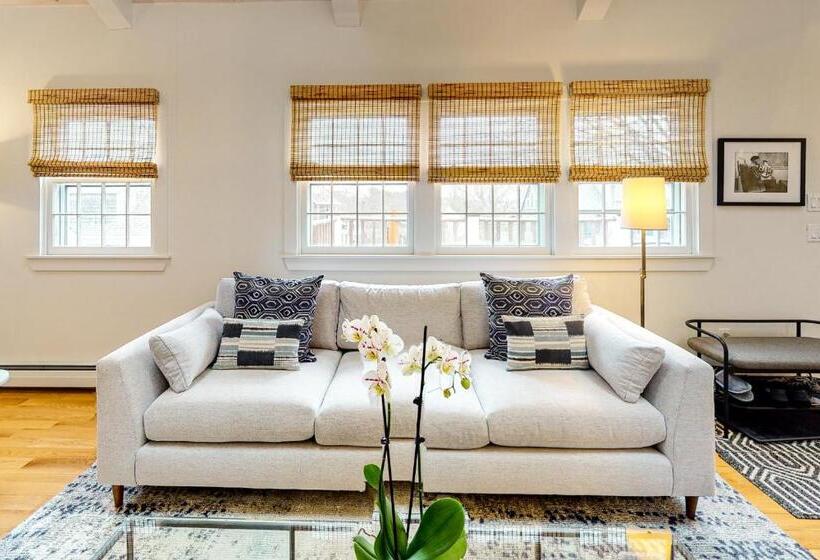 آپارتمان 2 خوابه, Penthouse On Commercial