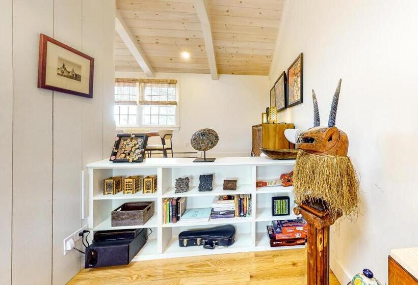 آپارتمان 2 خوابه, Penthouse On Commercial