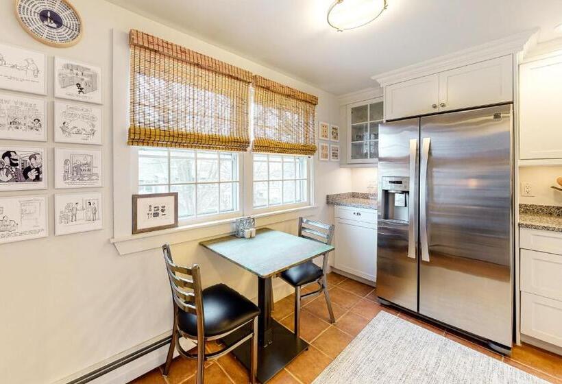 آپارتمان 2 خوابه, Penthouse On Commercial