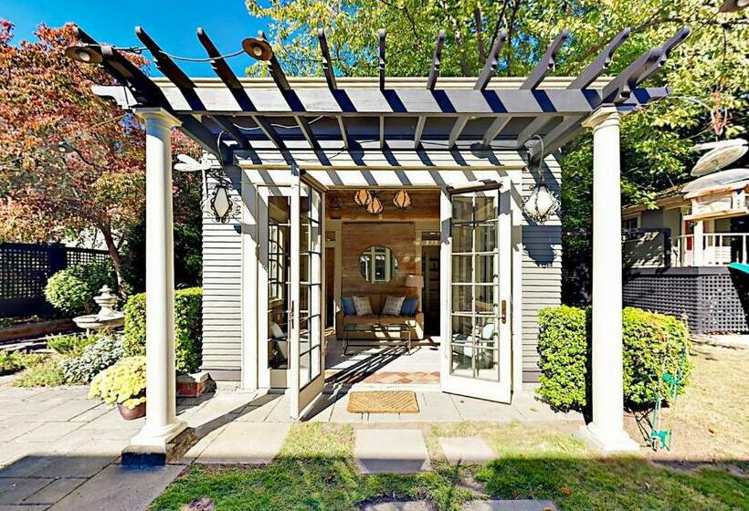 스탠다드 스튜디오, The Carriage House