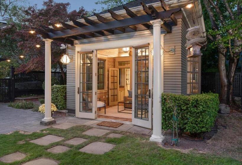 스탠다드 스튜디오, The Carriage House