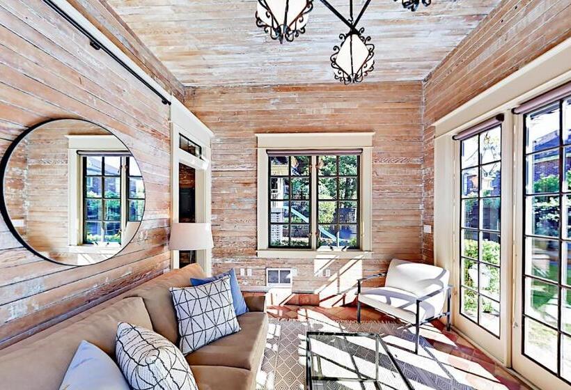 스탠다드 스튜디오, The Carriage House