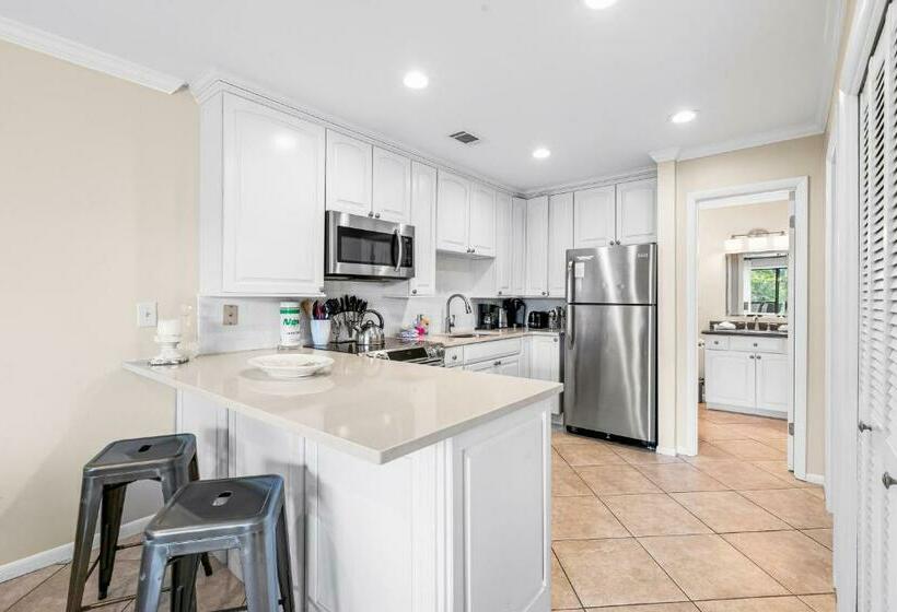 Апартаменты 1 Спальня, Beachwood Villas F 4