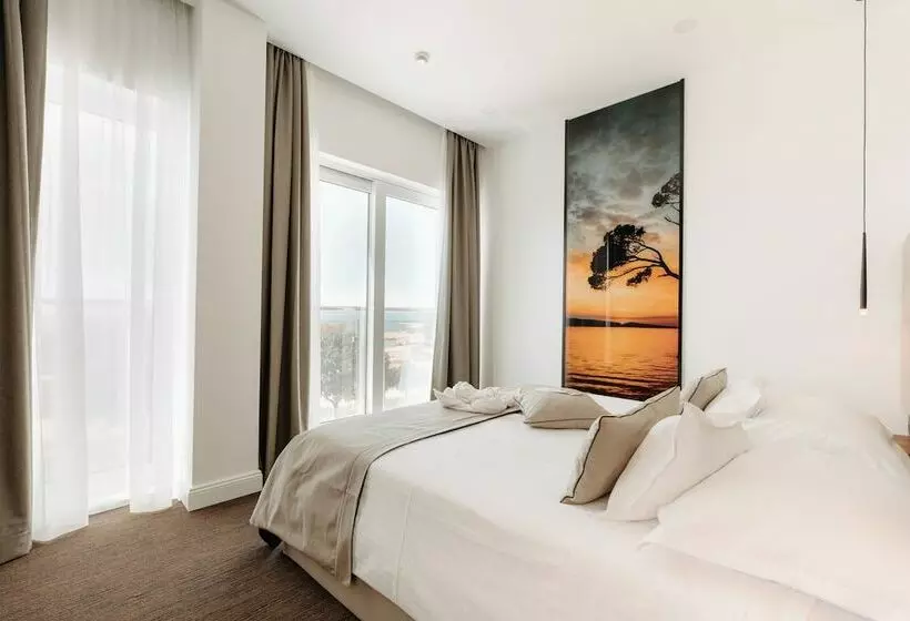 Cameră superioară vedere la mare cu balcon, Fanat