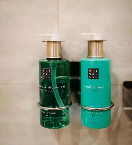 Cameră Deluxe cu Vedere Laterală către Mare, Fanat
