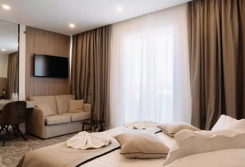 Cameră Deluxe cu Vedere Laterală către Mare, Fanat