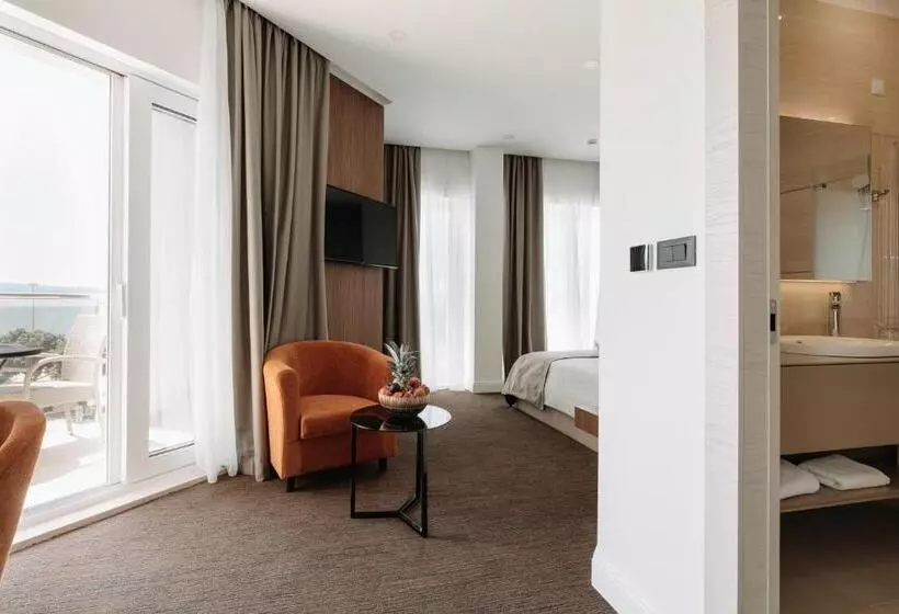Cameră superioară vedere la mare cu balcon, Fanat