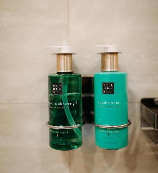 바다 전망 스위트, Fanat