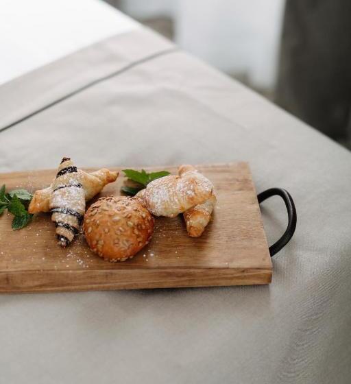 바다 전망 스위트, Fanat