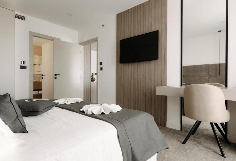 바다 전망 스위트, Fanat