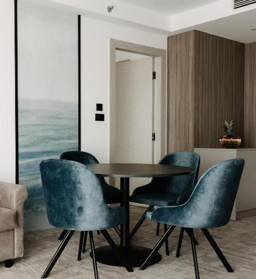 바다 전망 스위트, Fanat