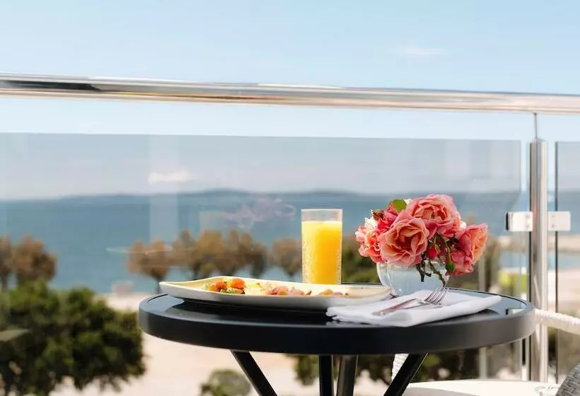 Cameră superioară vedere la mare cu balcon, Fanat