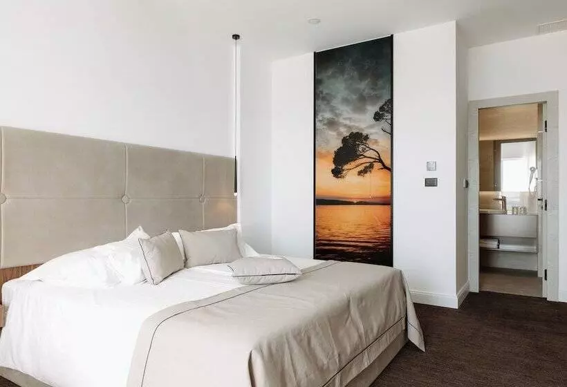 Cameră superioară vedere la mare cu balcon, Fanat