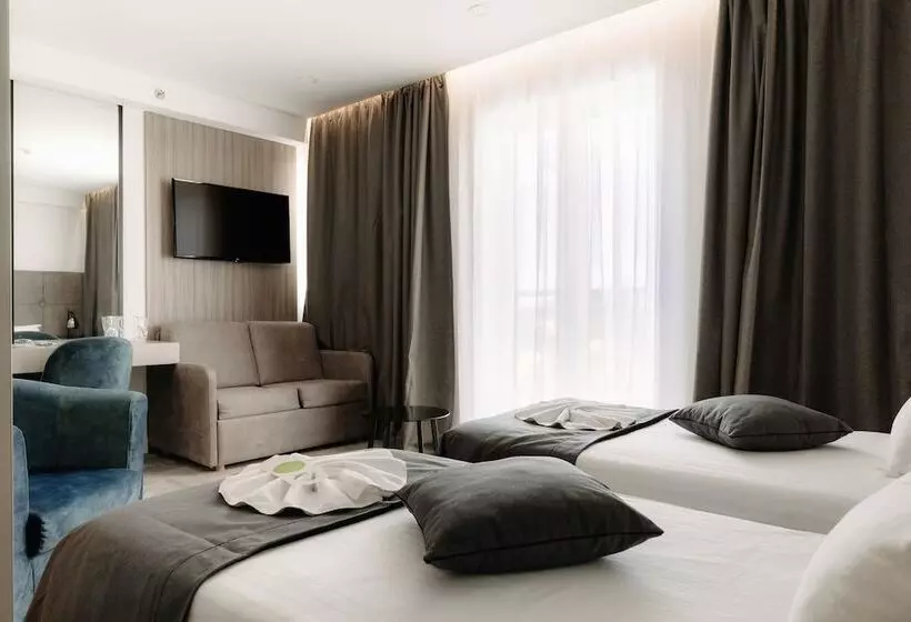 Cameră Deluxe cu Vedere Laterală către Mare, Fanat
