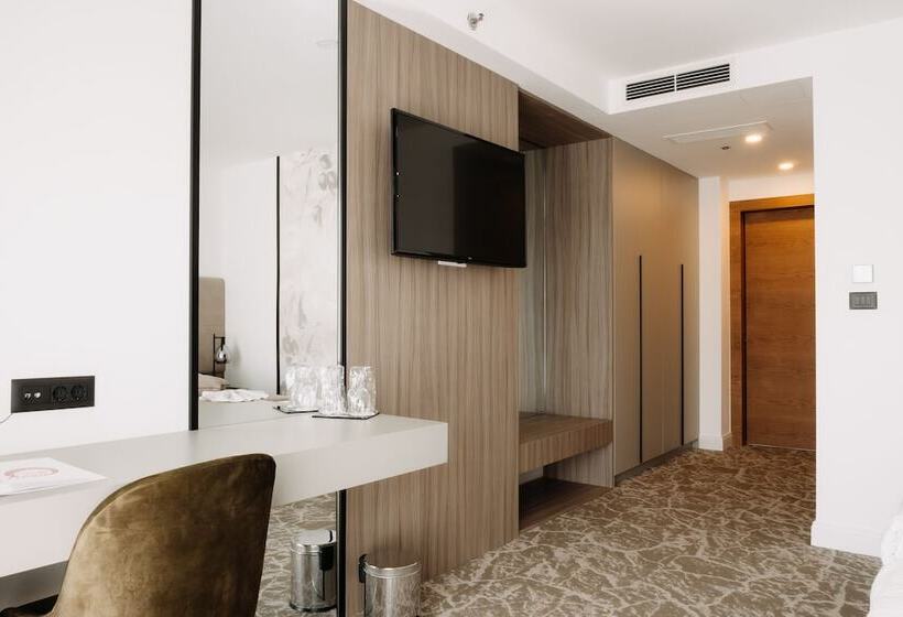 발코니가 있는 바다 전망 수피리어 룸, Fanat