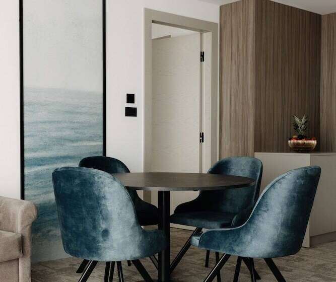 패밀리 스위트, Fanat