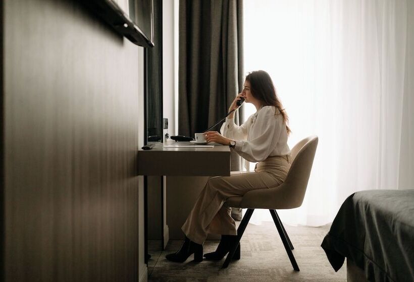 패밀리 스위트, Fanat