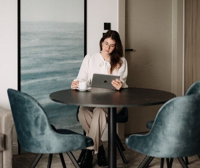 패밀리 스위트, Fanat