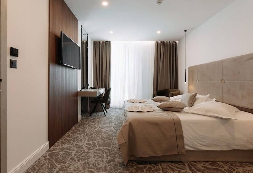 패밀리 스위트, Fanat