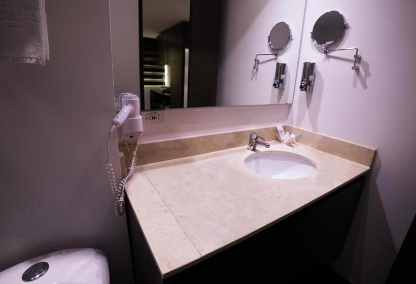 غرفة عائلية, Golden Palermo