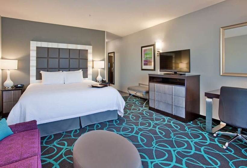 带大床的标准间, Hampton Inn Kearney