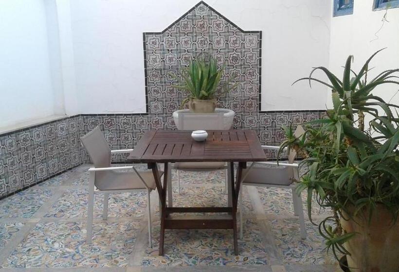 سوییت خانوادگی, La Villa Bleue Sidi Bou Said