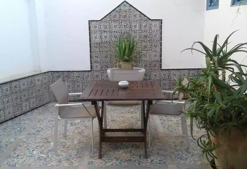 سوییت خانوادگی, La Villa Bleue Sidi Bou Said