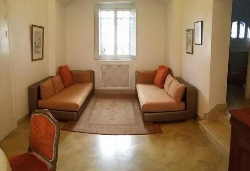 سوییت خانوادگی, La Villa Bleue Sidi Bou Said