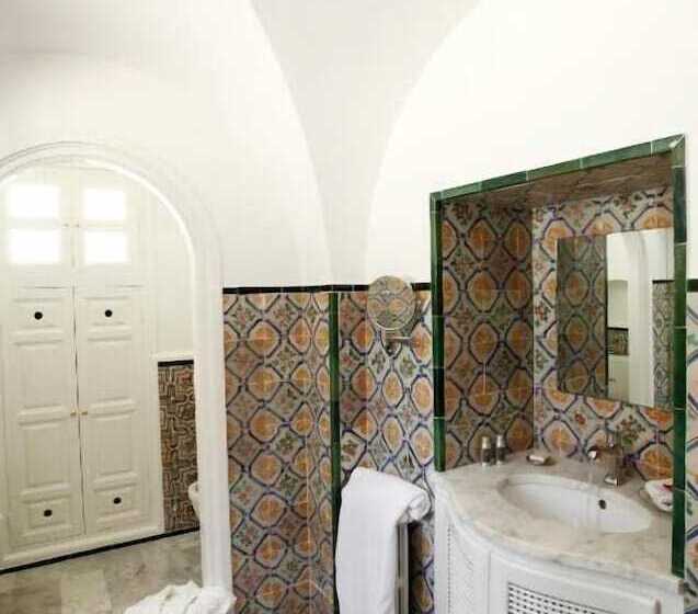 سوییت جونیور, La Villa Bleue Sidi Bou Said