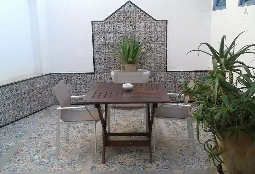 سوییت خانوادگی, La Villa Bleue Sidi Bou Said