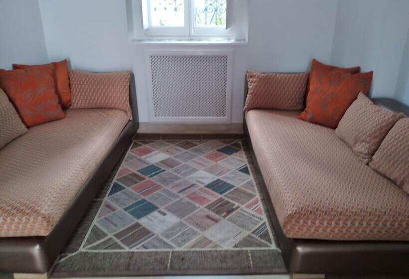 سوییت خانوادگی, La Villa Bleue Sidi Bou Said