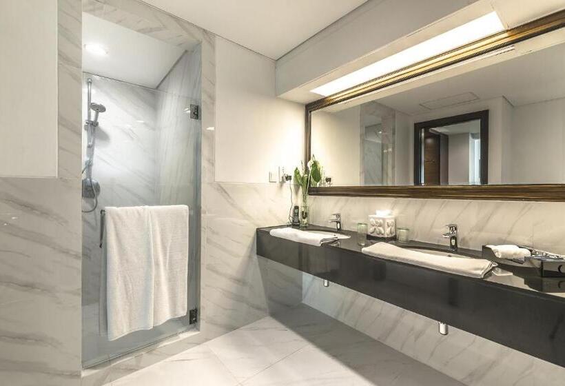 Suite with lake view, Lido Lake Resort By Mnc