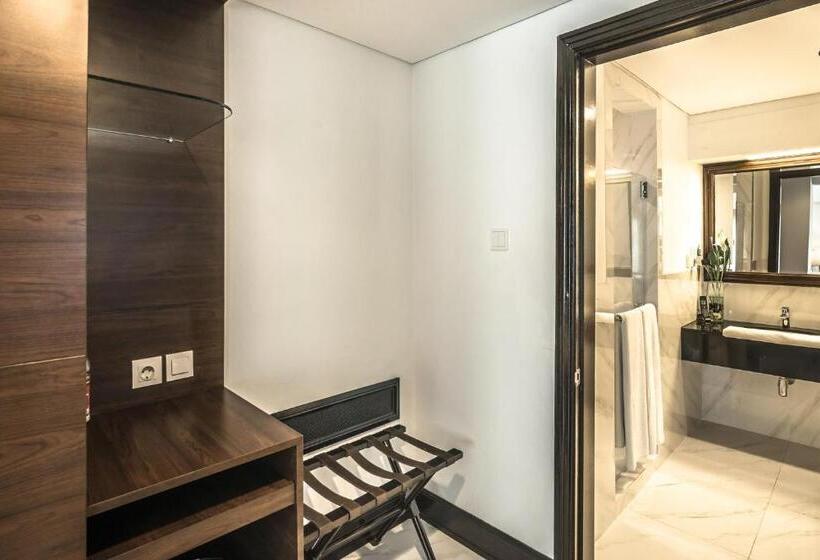 Suite with lake view, Lido Lake Resort By Mnc