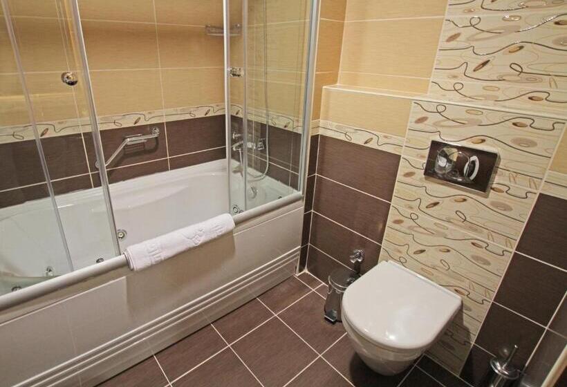 חדר משפחתי דלוקס, Marwa