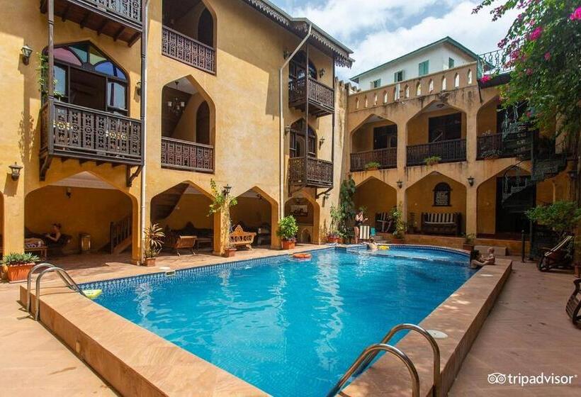 带泳池的标准三人间, Mizingani Seafront