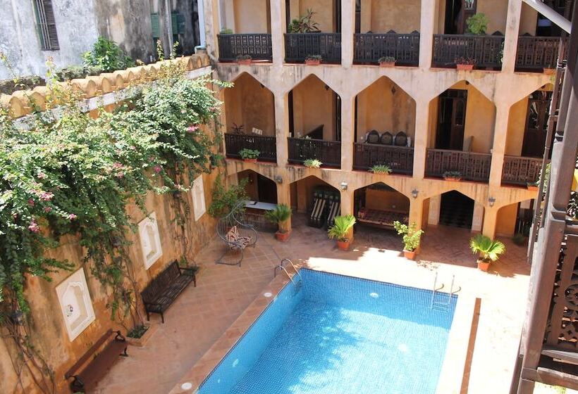 اتاق لوکس با چشم‌انداز استخر, Mizingani Seafront