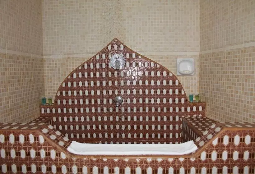 اتاق لوکس با چشم‌انداز استخر, Mizingani Seafront