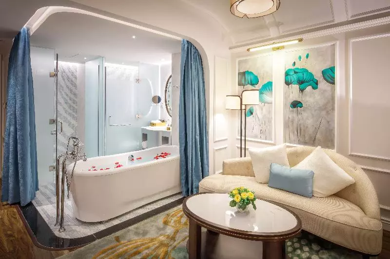 デラックスルーム, Royal Hoi An  Mgallery
