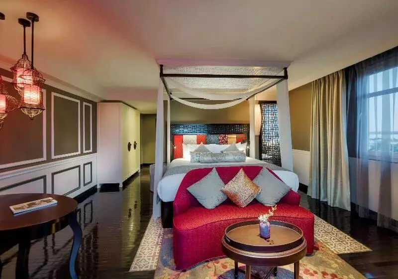 Deluxe Room King Size Bed