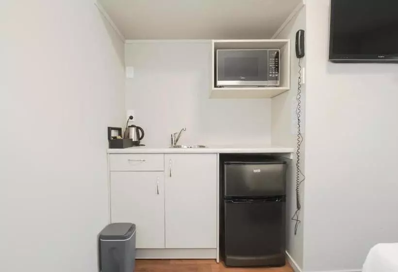 استودیوی استاندارد, Middlemore Motel