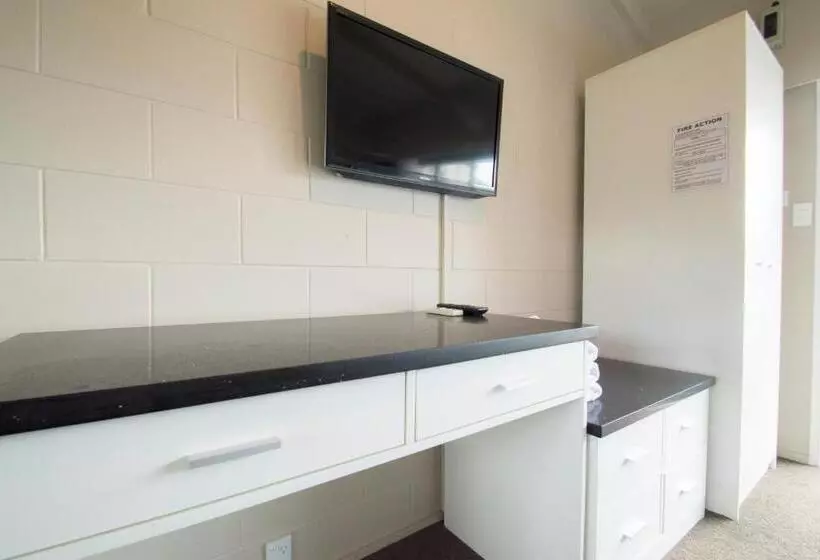 استودیوی استاندارد, Middlemore Motel