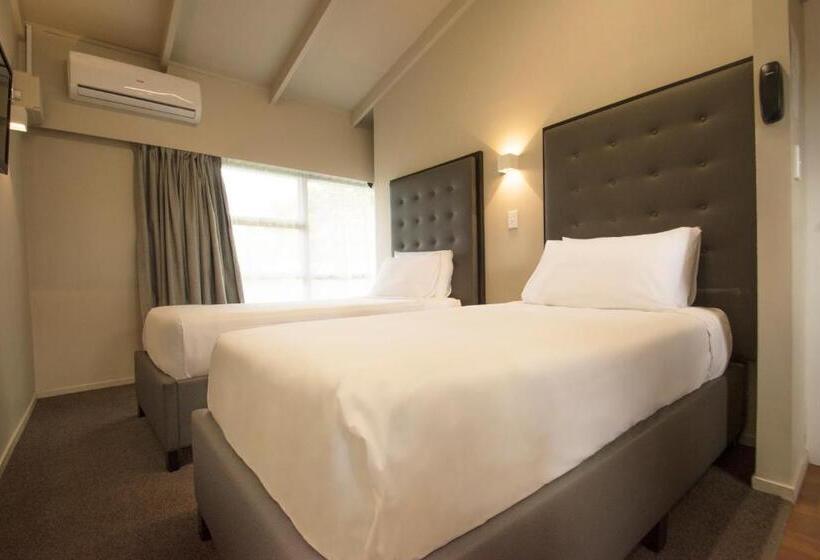 דירת חדר משפחתית, Middlemore Motel