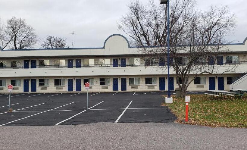 디럭스 룸, Fields Park Motel