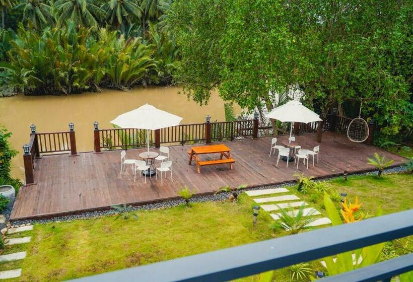 سوئیت با بالکن, Kampot Tropical Village