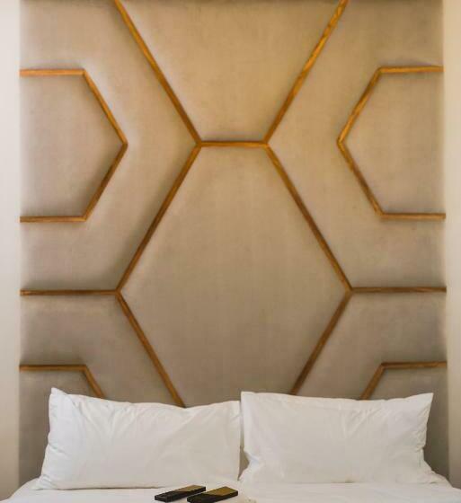 سوئیت با تخت بزرگ, Monica Midtown Suites