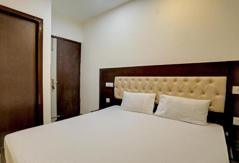 غرفة كلاسيكية ثلاثية, Oyo Flagship 70249  Red Hut