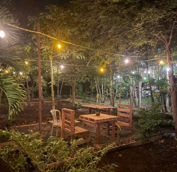 اتاق خانوادگی با چشم‌انداز باغ, Bohol Island Homestay